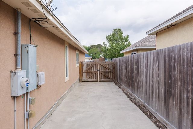 3829 Holland Dr, Corpus Christi, TX 78418