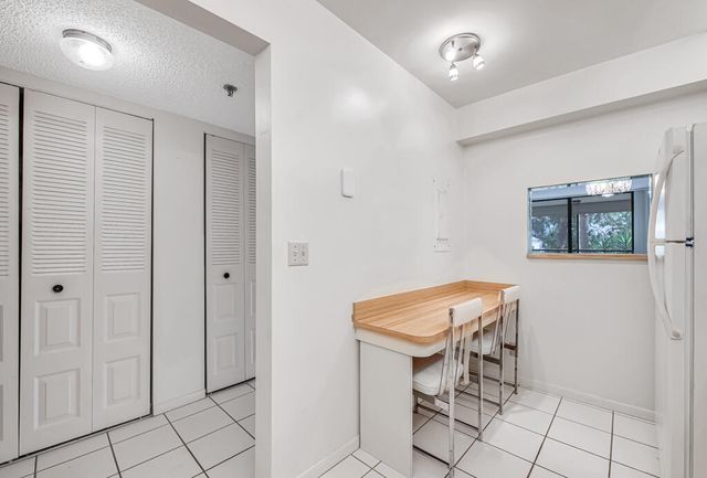 4640 W Lucerne Lakes Blvd W 206, Lake Worth, FL 33467