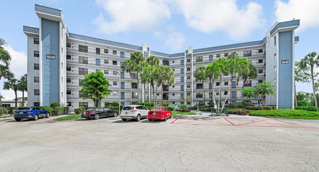 4640 W Lucerne Lakes Blvd W 206, Lake Worth, FL 33467