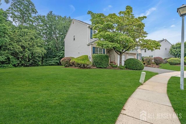 28 Hawthorn Drive, Edison, NJ 08820