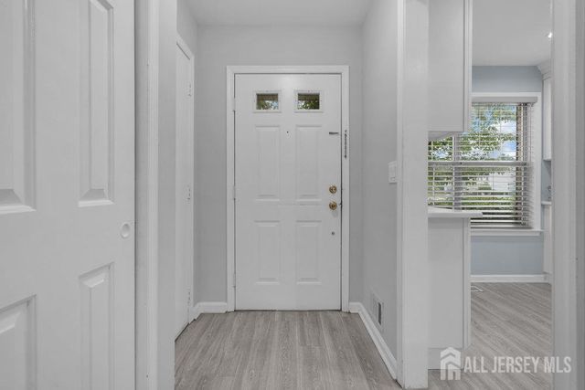 28 Hawthorn Drive, Edison, NJ 08820