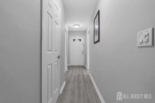 28 Hawthorn Drive, Edison, NJ 08820