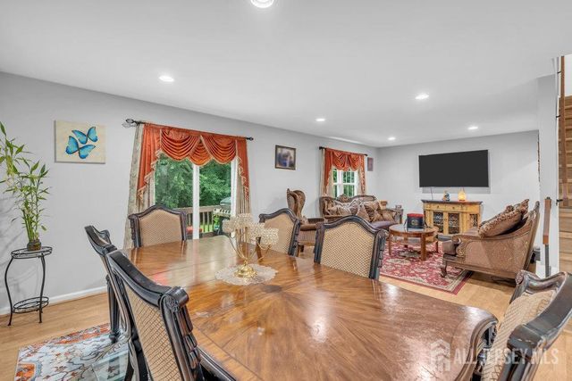 28 Hawthorn Drive, Edison, NJ 08820