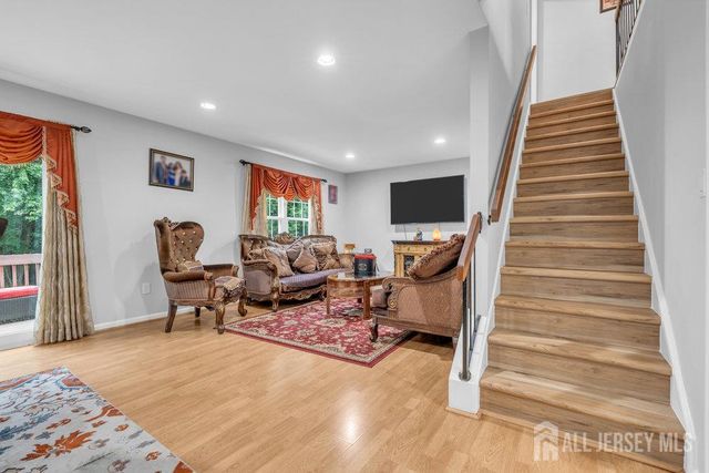 28 Hawthorn Drive, Edison, NJ 08820