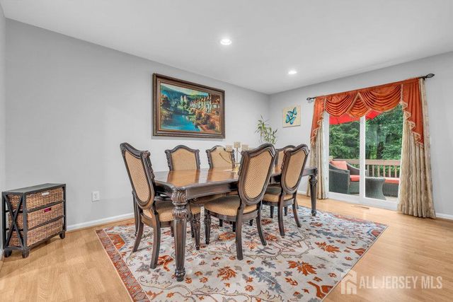 28 Hawthorn Drive, Edison, NJ 08820