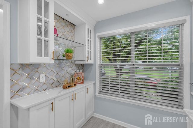 28 Hawthorn Drive, Edison, NJ 08820