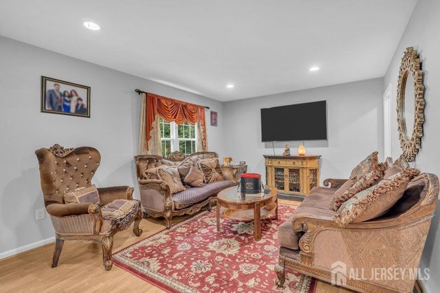 28 Hawthorn Drive, Edison, NJ 08820