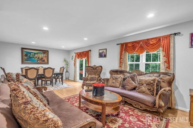 28 Hawthorn Drive, Edison, NJ 08820