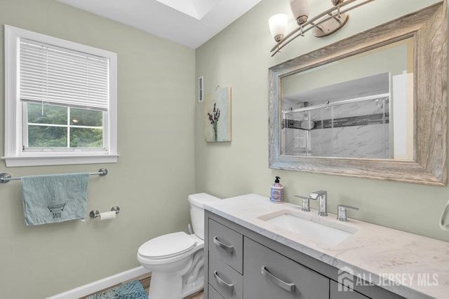 28 Hawthorn Drive, Edison, NJ 08820