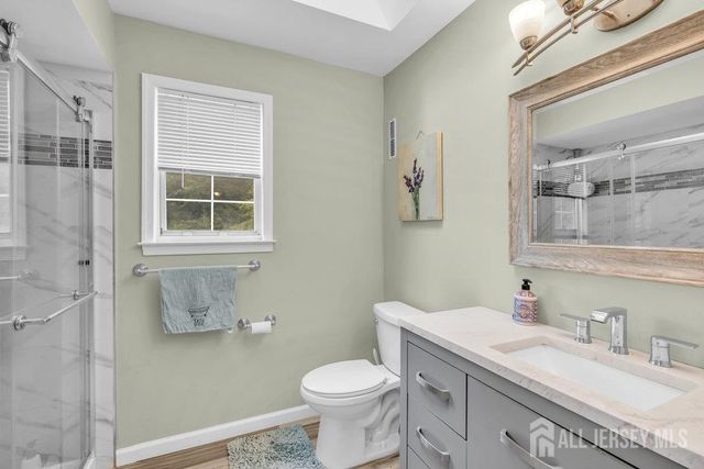 28 Hawthorn Drive, Edison, NJ 08820