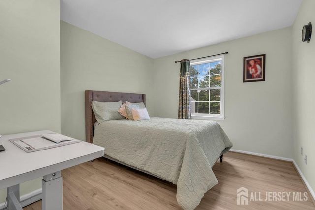 28 Hawthorn Drive, Edison, NJ 08820