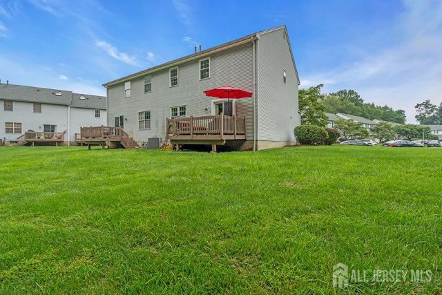 28 Hawthorn Drive, Edison, NJ 08820