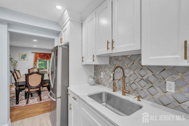 28 Hawthorn Drive, Edison, NJ 08820