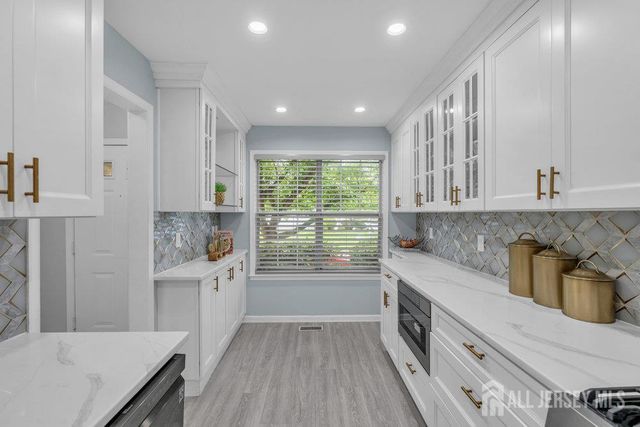 28 Hawthorn Drive, Edison, NJ 08820