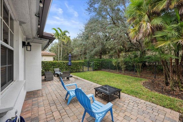 627 Castle Drive, Palm Beach Gardens, FL 33410