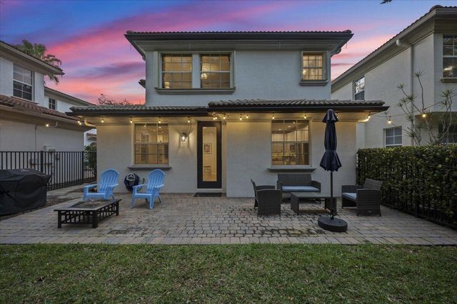 627 Castle Drive, Palm Beach Gardens, FL 33410