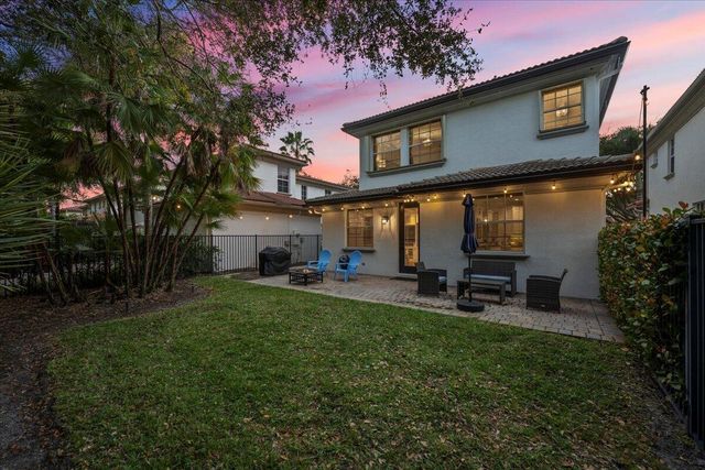 627 Castle Drive, Palm Beach Gardens, FL 33410