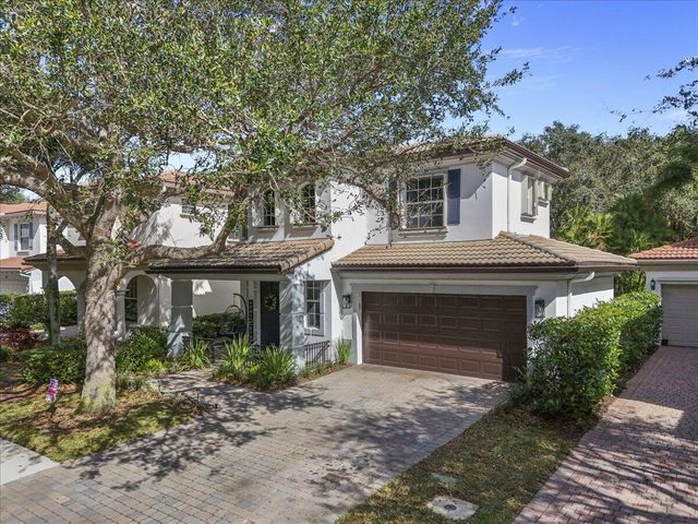 627 Castle Drive, Palm Beach Gardens, FL 33410