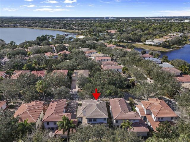 627 Castle Drive, Palm Beach Gardens, FL 33410