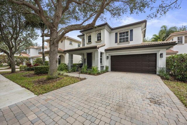 627 Castle Drive, Palm Beach Gardens, FL 33410