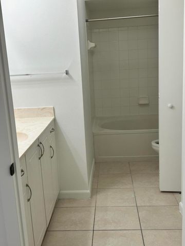 4863 Via Palm Lakes 808, West Palm Beach, FL 33417