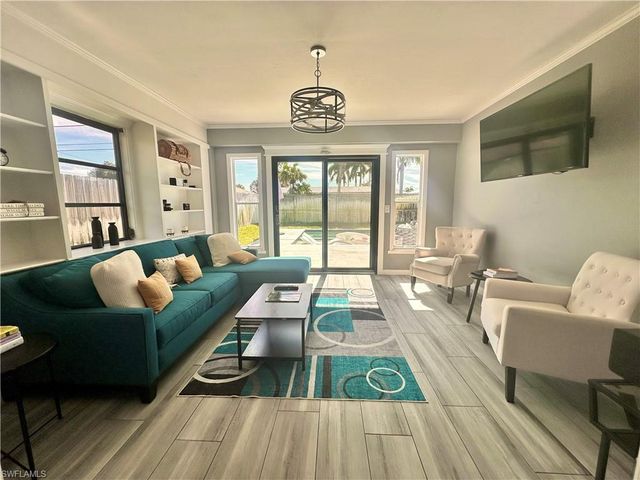 754 105th AVE N, Naples, FL 34108