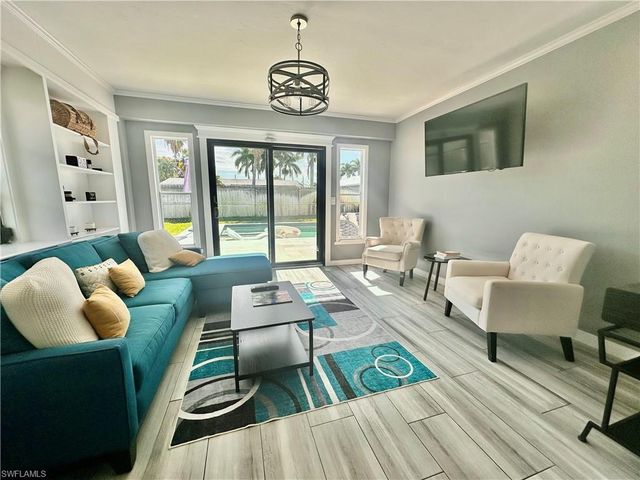 754 105th AVE N, Naples, FL 34108