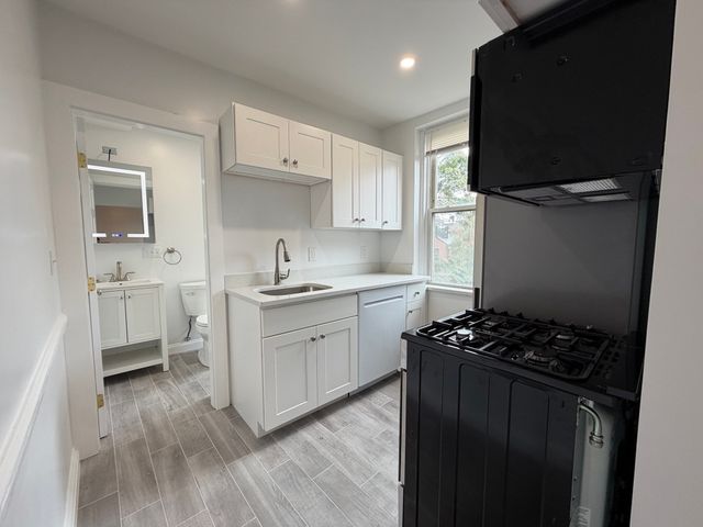 7 Grove St. 9, Boston, MA 02114
