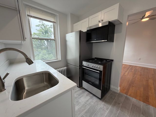 7 Grove St. 9, Boston, MA 02114