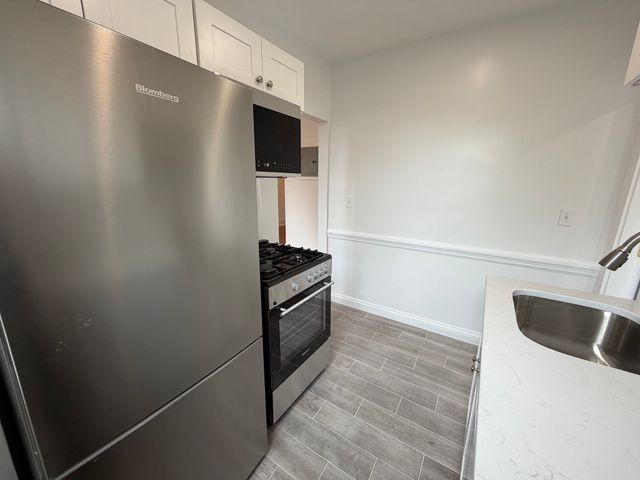 7 Grove St. 9, Boston, MA 02114