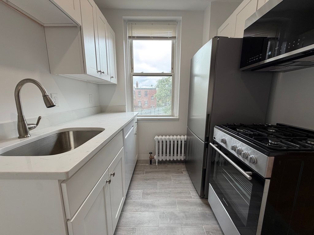 7 Grove St. 9, Boston, MA 02114