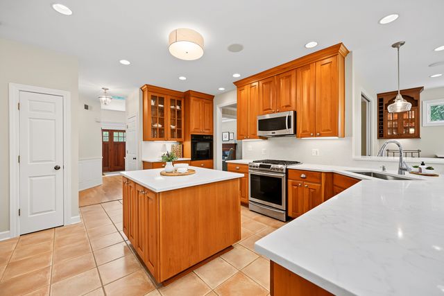 1028 Shady Lane, Glen Ellyn, IL 60137
