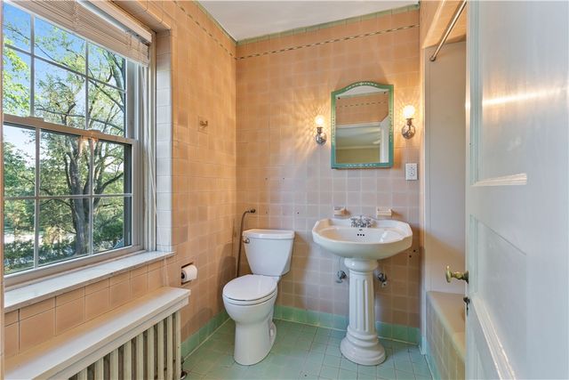 705 E Beau St, E Washington Boro, PA 15301