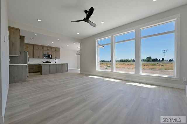 831 E 1560 N, Shelley, ID 83274