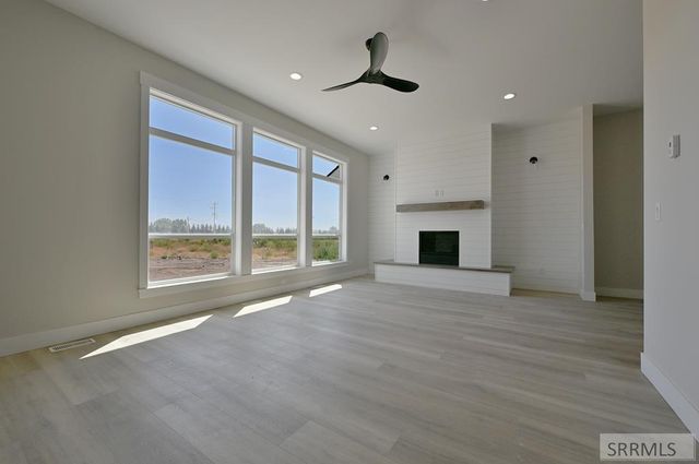 831 E 1560 N, Shelley, ID 83274