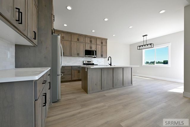 831 E 1560 N, Shelley, ID 83274