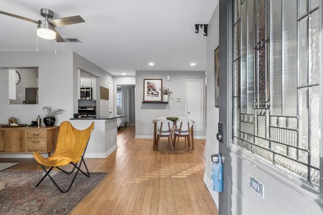 1307 Norwalk LN 203, Austin, TX 78703