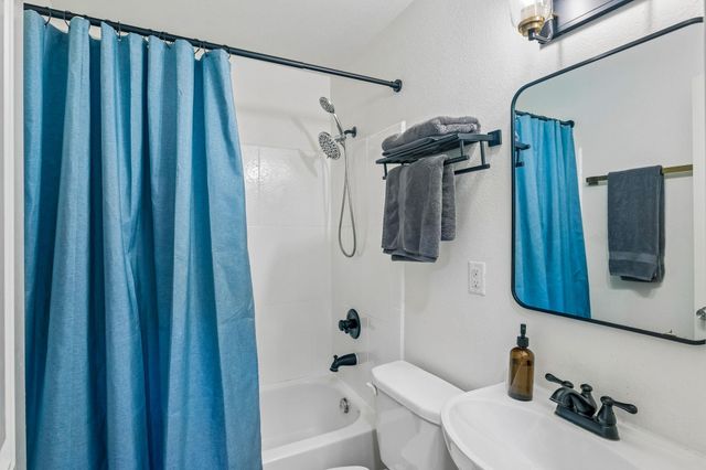 1307 Norwalk LN 203, Austin, TX 78703