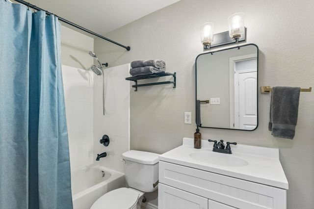 1307 Norwalk LN 203, Austin, TX 78703