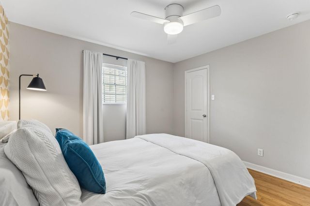 1307 Norwalk LN 203, Austin, TX 78703