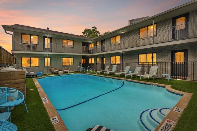 1307 Norwalk LN 203, Austin, TX 78703