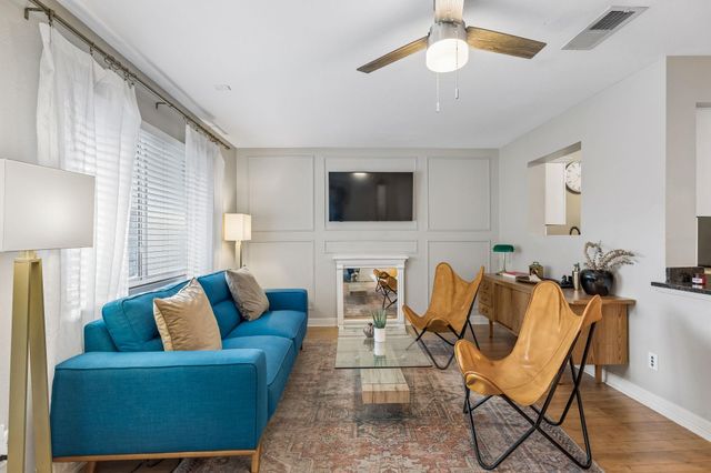 1307 Norwalk LN 203, Austin, TX 78703