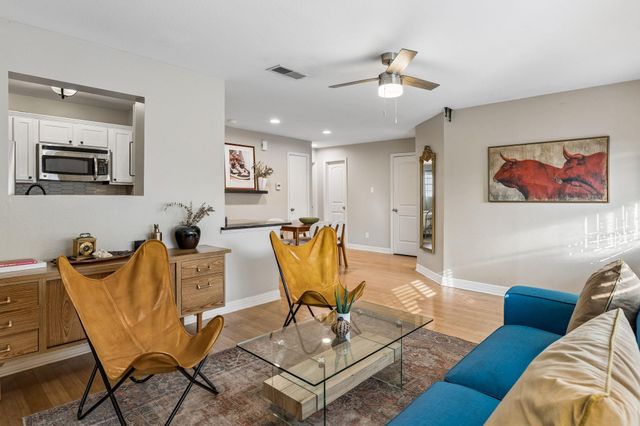 1307 Norwalk LN 203, Austin, TX 78703