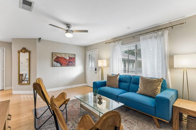 1307 Norwalk LN 203, Austin, TX 78703