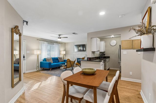 1307 Norwalk LN 203, Austin, TX 78703