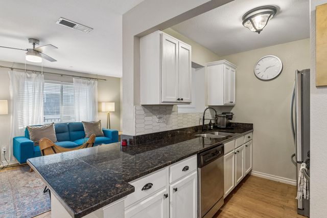1307 Norwalk LN 203, Austin, TX 78703