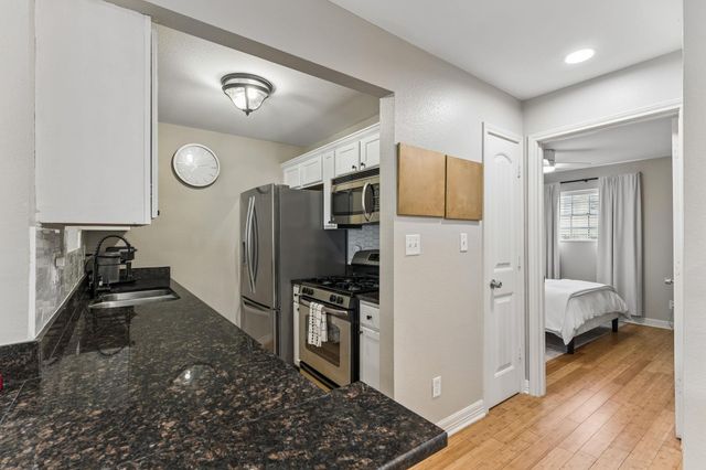 1307 Norwalk LN 203, Austin, TX 78703