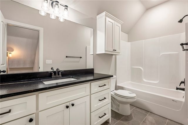 1122 Giulia Avenue, Tontitown, AR 72762