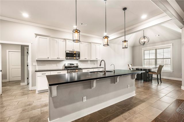 1122 Giulia Avenue, Tontitown, AR 72762