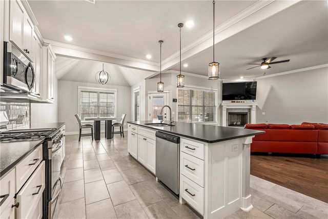 1122 Giulia Avenue, Tontitown, AR 72762